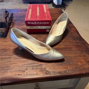 Auditions Elegant Silver Kitten Heels